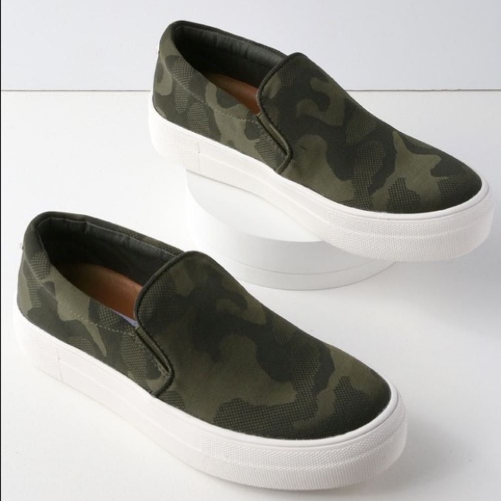 Steve Madden Gills Camo Slip On Sneaker
